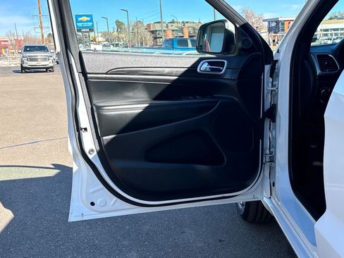 Used 2021 Jeep Grand Cherokee Laredo X image 10