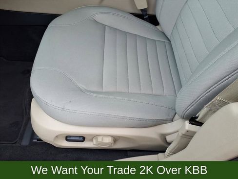 Used 2018 Ford Taurus SE image 11