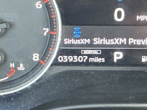 Used 2022 Mitsubishi Outlander SE image 27