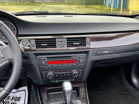 Used 2011 BMW 335i Convertible image 8