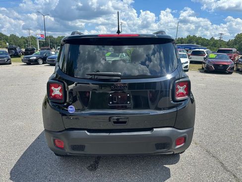 Used 2023 Jeep Renegade Latitude AWD/4WD image 4
