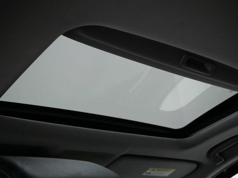 Used 2018 Honda CR-V Touring image 4