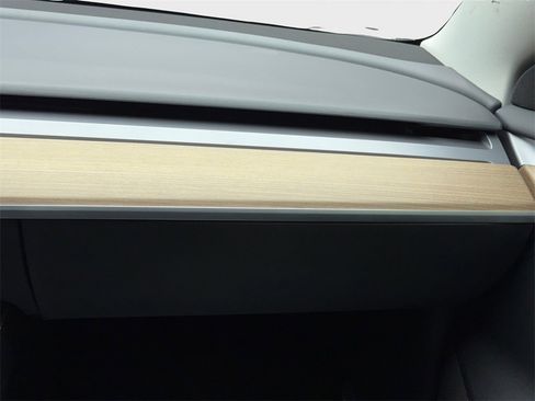 Used 2023 Tesla Model 3 Standard Range image 19