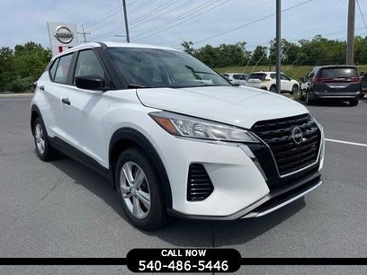 New 2025 Nissan Kicks Play S