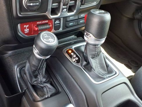 Used 2026 Jeep Wrangler Unlimited Sport AWD/4WD image 15