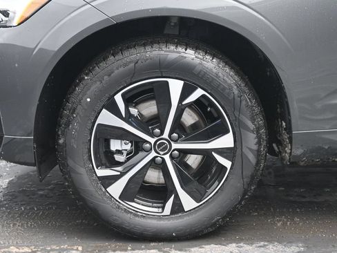 New 2026 Volvo XC60 B5 Core w/ Protection Package Premier AWD/4WD image 24