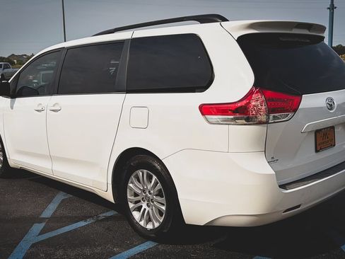 Used 2014 Toyota Sienna XLE FWD image 26