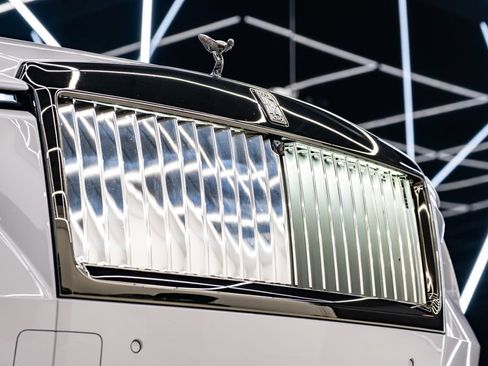 Used 2025 Rolls-Royce Spectre Black Badge w/ Spectre Enhancement Package AWD/4WD image 8