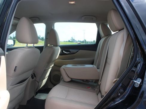 Used 2017 Nissan Rogue S FWD image 17