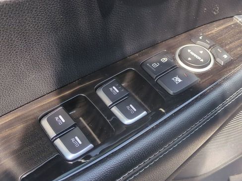 Used 2019 Kia Sorento AWD V6 image 11