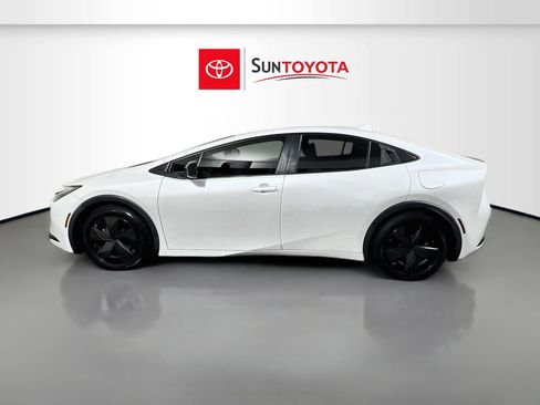 Used 2024 Toyota Prius LE FWD image 7