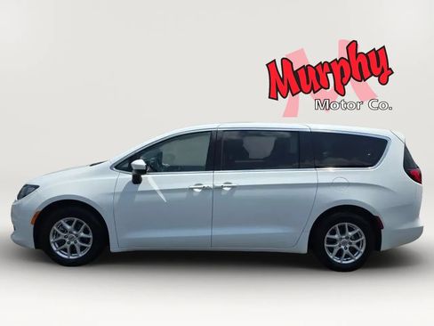 Used 2023 Chrysler Voyager LX FWD image 5