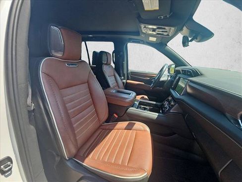 Used 2024 GMC Yukon Denali Ultimate AWD/4WD image 20