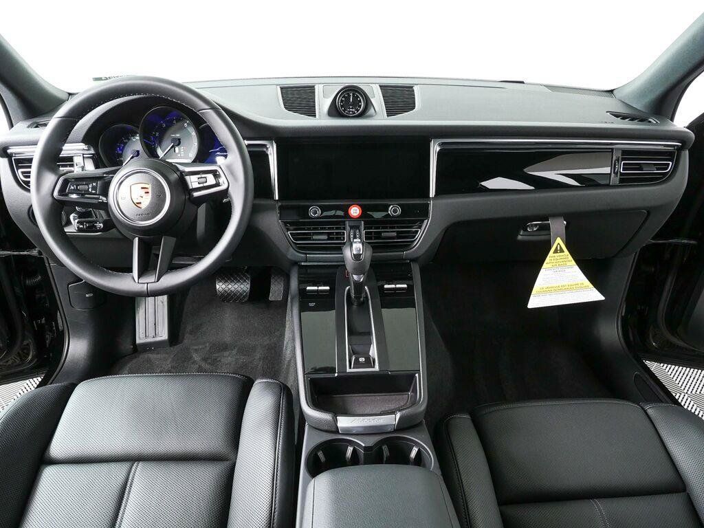 Certified 2026 Porsche Macan AWD/4WD image 19