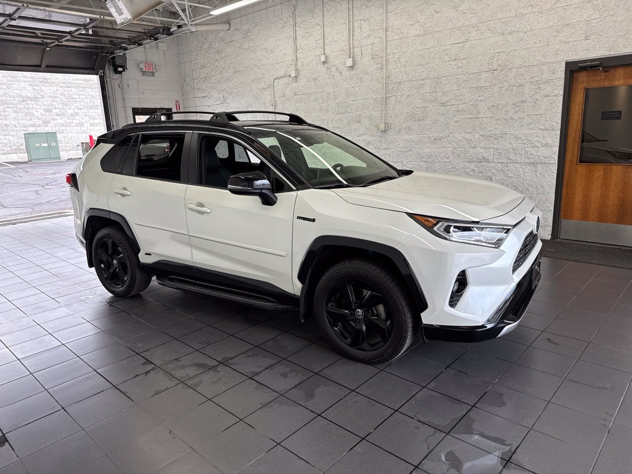 Used 2021 Toyota RAV4 XSE w/ XSE Grade Weather Package AWD/4WD image 1