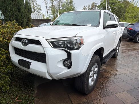 Used 2018 Toyota 4Runner SR5 Premium image 2