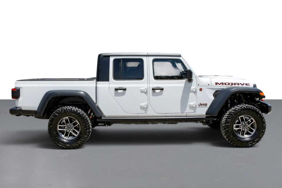 Used 2024 Jeep Gladiator Mojave w/ Convenience Group AWD/4WD image 5
