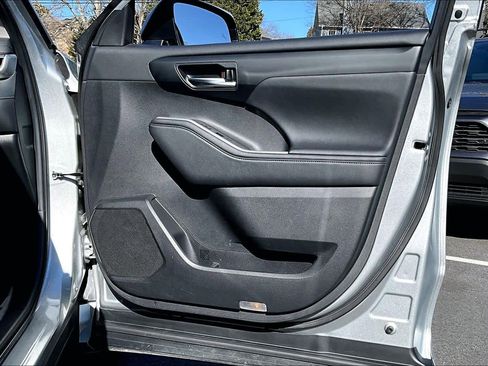 Used 2024 Toyota Highlander XLE image 22