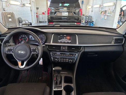Used 2018 Kia Optima LX w/ 17" Alloy Wheels Package FWD image 14