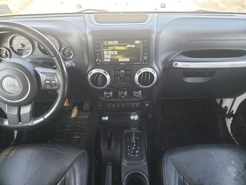 Used 2014 Jeep Wrangler Unlimited Rubicon w/ Connectivity Group AWD/4WD image 16