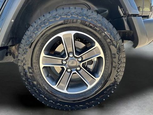 Used 2023 Jeep Wrangler Unlimited Sahara w/ Cold Weather Group AWD/4WD image 9