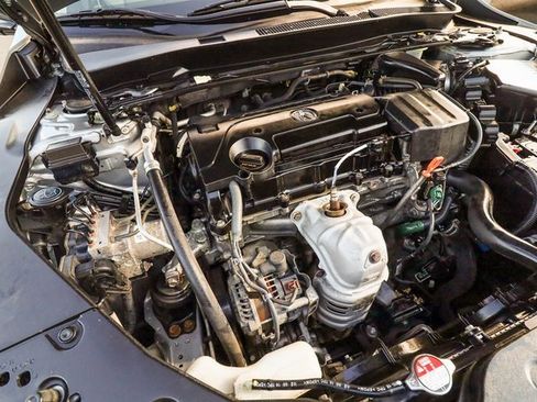 Used 2017 Acura TLX w/ Technology Package image 28