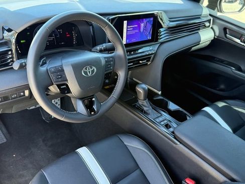 Used 2025 Toyota Camry SE w/ Convenience Package FWD image 10