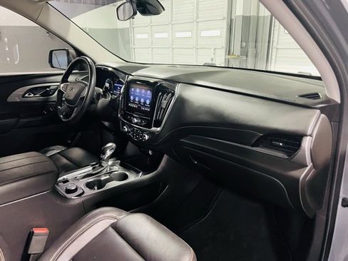 Used 2021 Chevrolet Traverse LT image 30