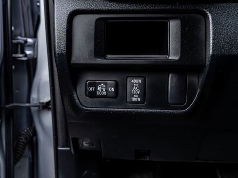 Used 2016 Toyota Tacoma TRD Sport image 21