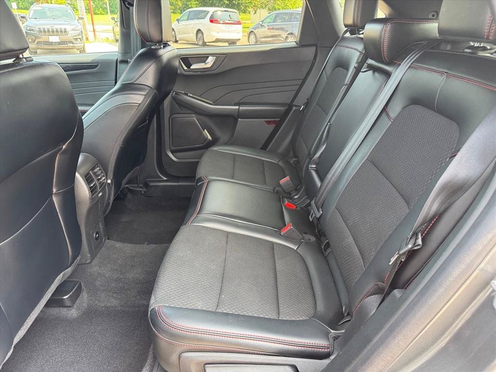 Used 2025 Ford Escape ST-Line FWD image 9