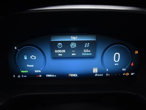 Used 2025 Ford Escape Platinum w/ Premium Technology Package image 3