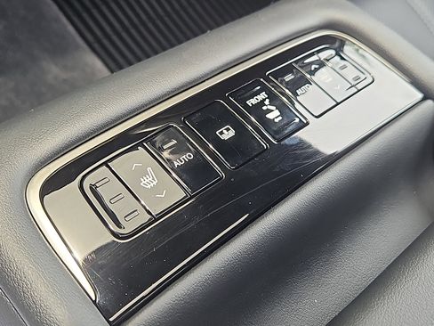 Used 2024 Lexus LS 500 AWD w/ Interior Upgrade Package image 29