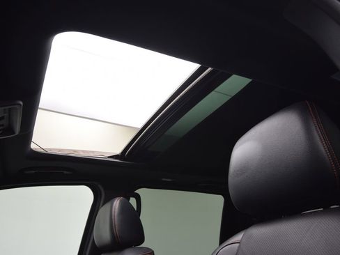 Used 2020 Nissan Titan PRO-4X w/ Pro-4x Convenience Package image 19