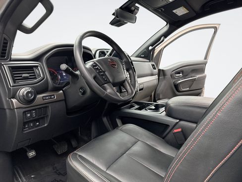 Used 2023 Nissan Titan PRO-4X w/ Pro-4x Convenience Package AWD/4WD image 10