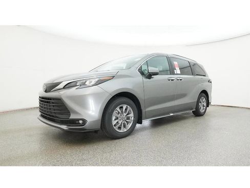 New 2026 Toyota Sienna XLE image 17