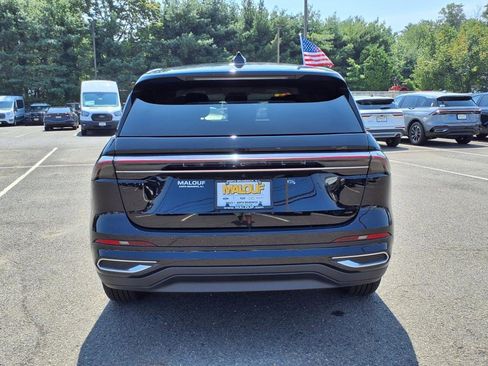 Used 2025 Lincoln Nautilus Premier image 6