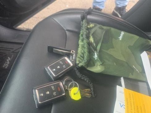 Used 2022 Jeep Grand Cherokee Limited 4xe image 17