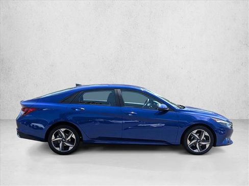 Used 2023 Hyundai Elantra SEL w/ Convenience Package FWD image 4