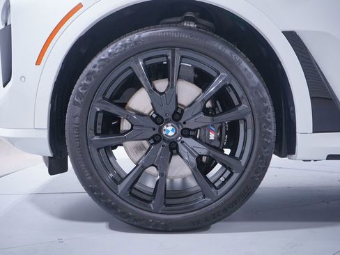 Used 2026 BMW X7 xDrive40i w/ M Sport Package AWD/4WD image 2
