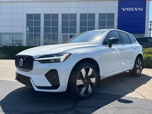 Certified 2024 Volvo XC60 T8 Plus w/ Protection Package Premier AWD/4WD image 39