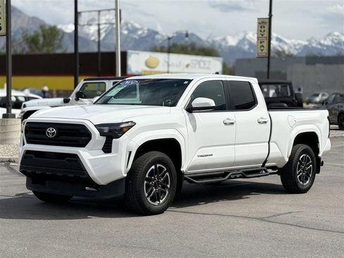 Used 2024 Toyota Tacoma SR5 AWD/4WD image 3
