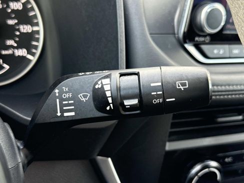 Used 2024 Nissan Rogue S image 18