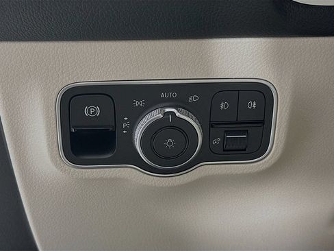 Used 2026 Mercedes-Benz GLB 250 image 10