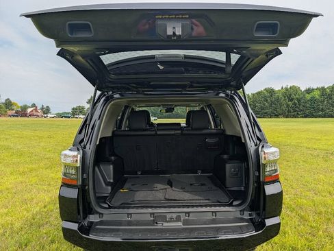 Used 2023 Toyota 4Runner 40th Anniversary SE AWD/4WD image 38