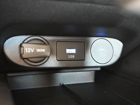 Used 2025 Hyundai Elantra SEL FWD image 33