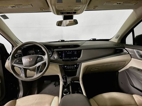 Used 2021 Cadillac XT5 Premium Luxury FWD image 3