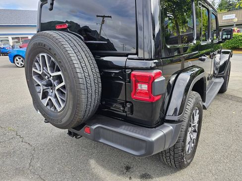 Used 2024 Jeep Wrangler Unlimited Sahara AWD/4WD image 11