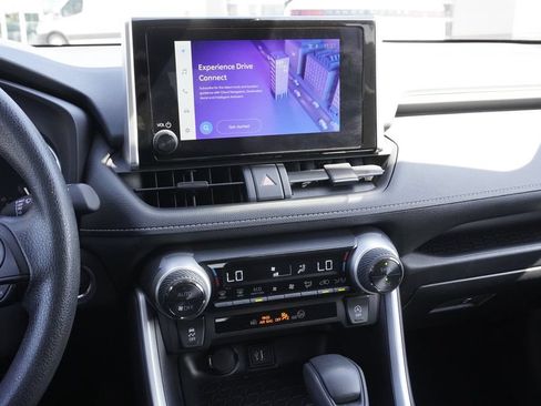 Used 2025 Toyota RAV4 XLE AWD/4WD image 15