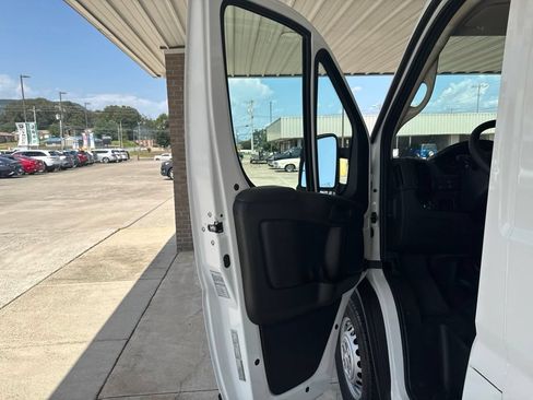 Used 2025 RAM ProMaster 2500 w/ U-Haul Equipment Group FWD image 10