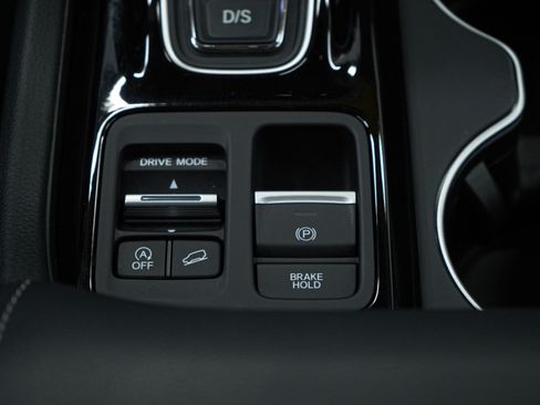 Used 2024 Honda Pilot Touring image 23